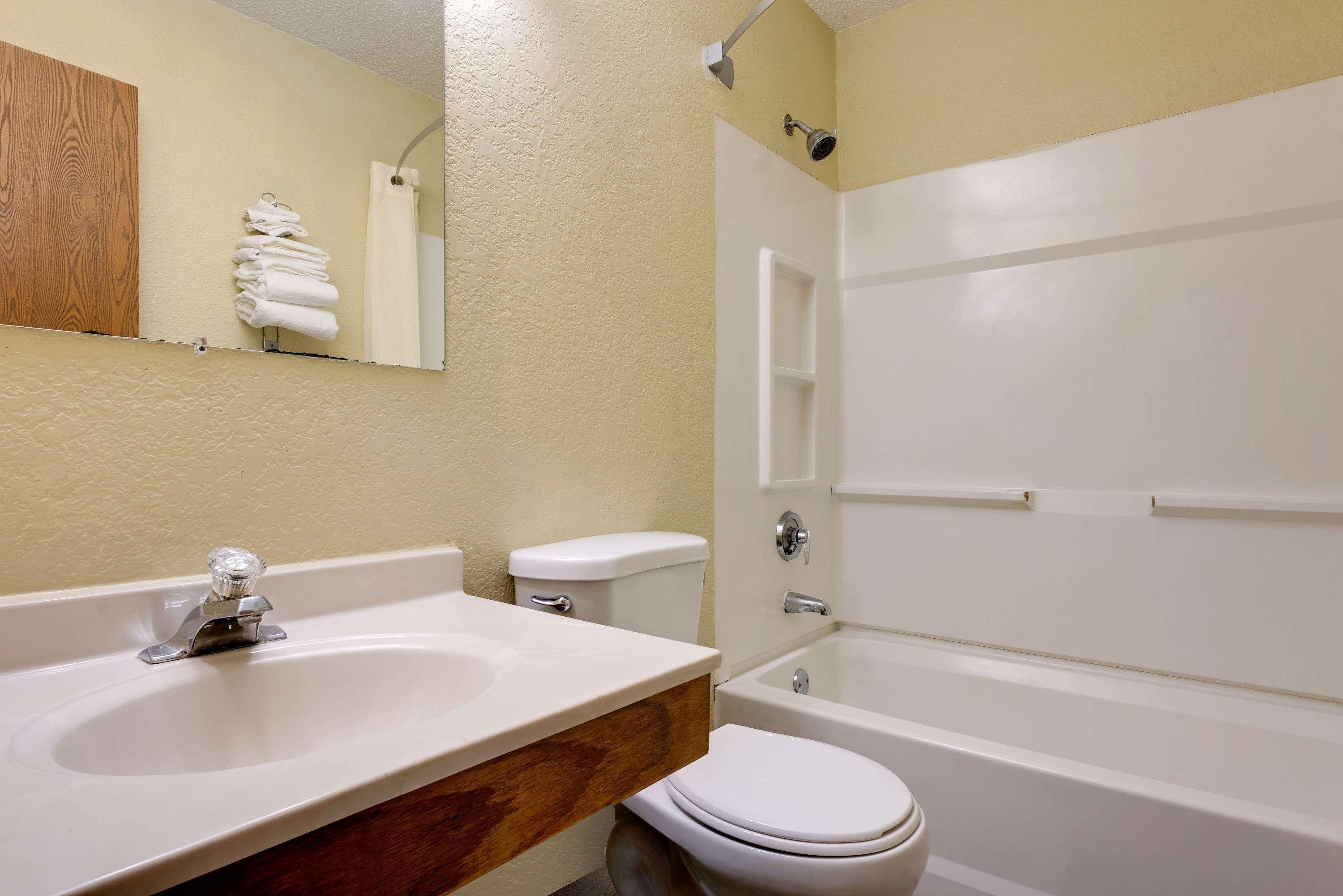 Hotel Super 8 By Wyndham Mentor/Cleveland Area Extérieur photo