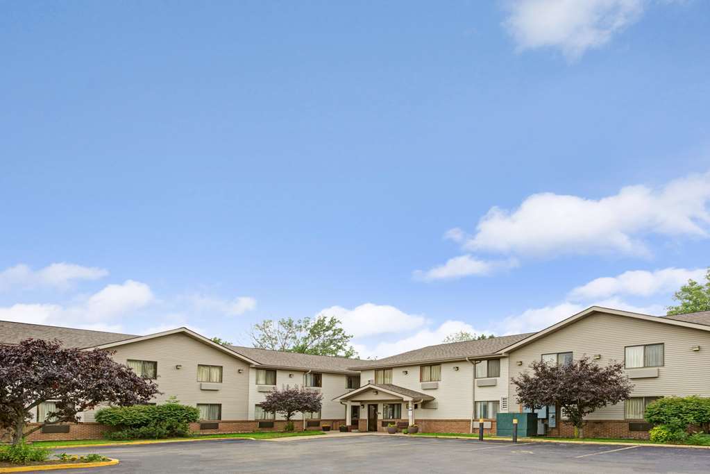 Hotel Super 8 By Wyndham Mentor/Cleveland Area Extérieur photo